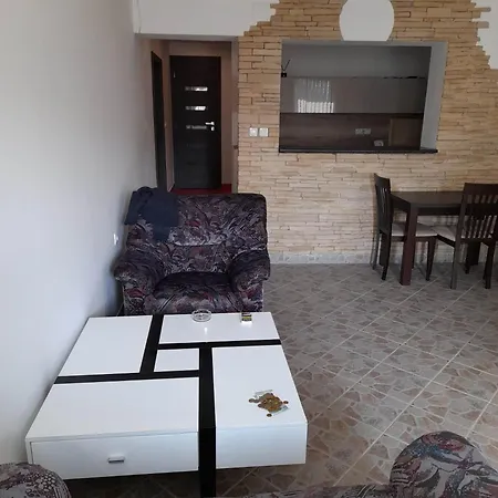 Pri Lipe Nyaraló
